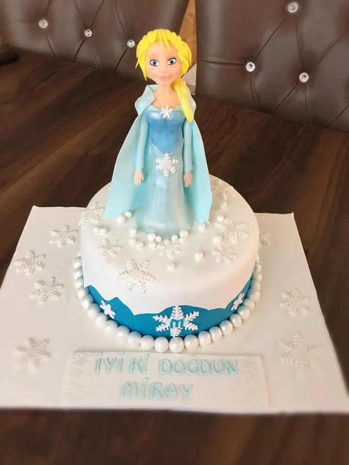 Frozen Elsa Cake