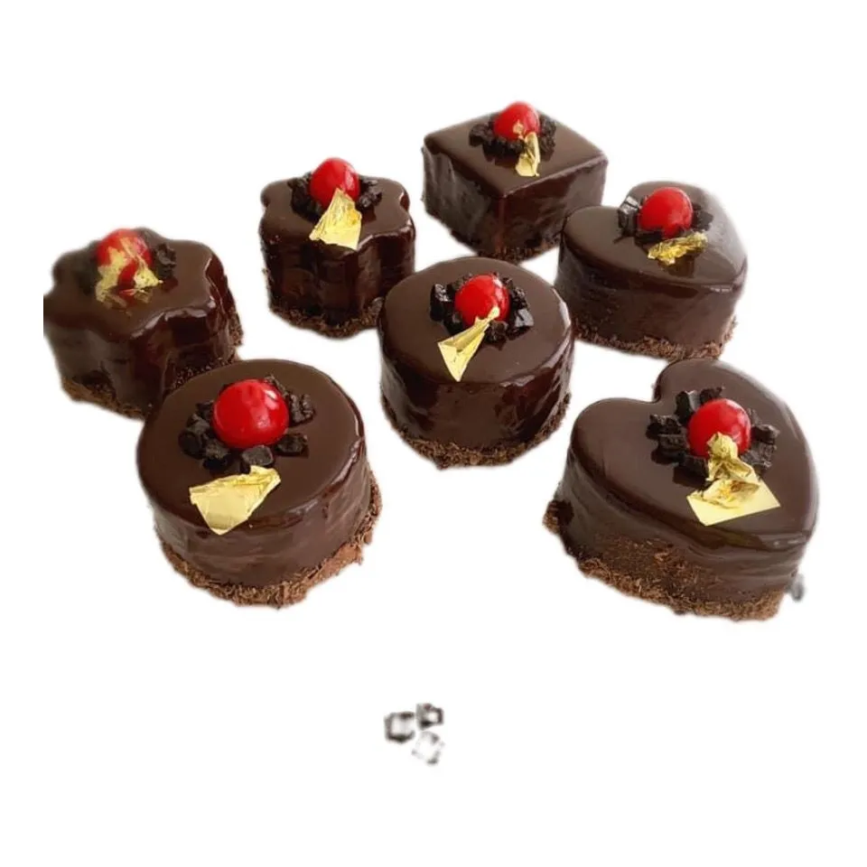 Small Chocolate Mirror Glaze Cakes
