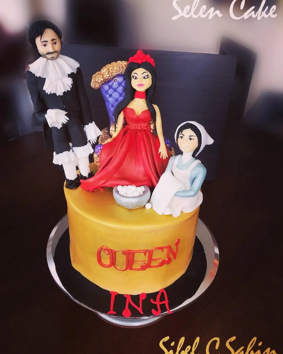 Queen Cake