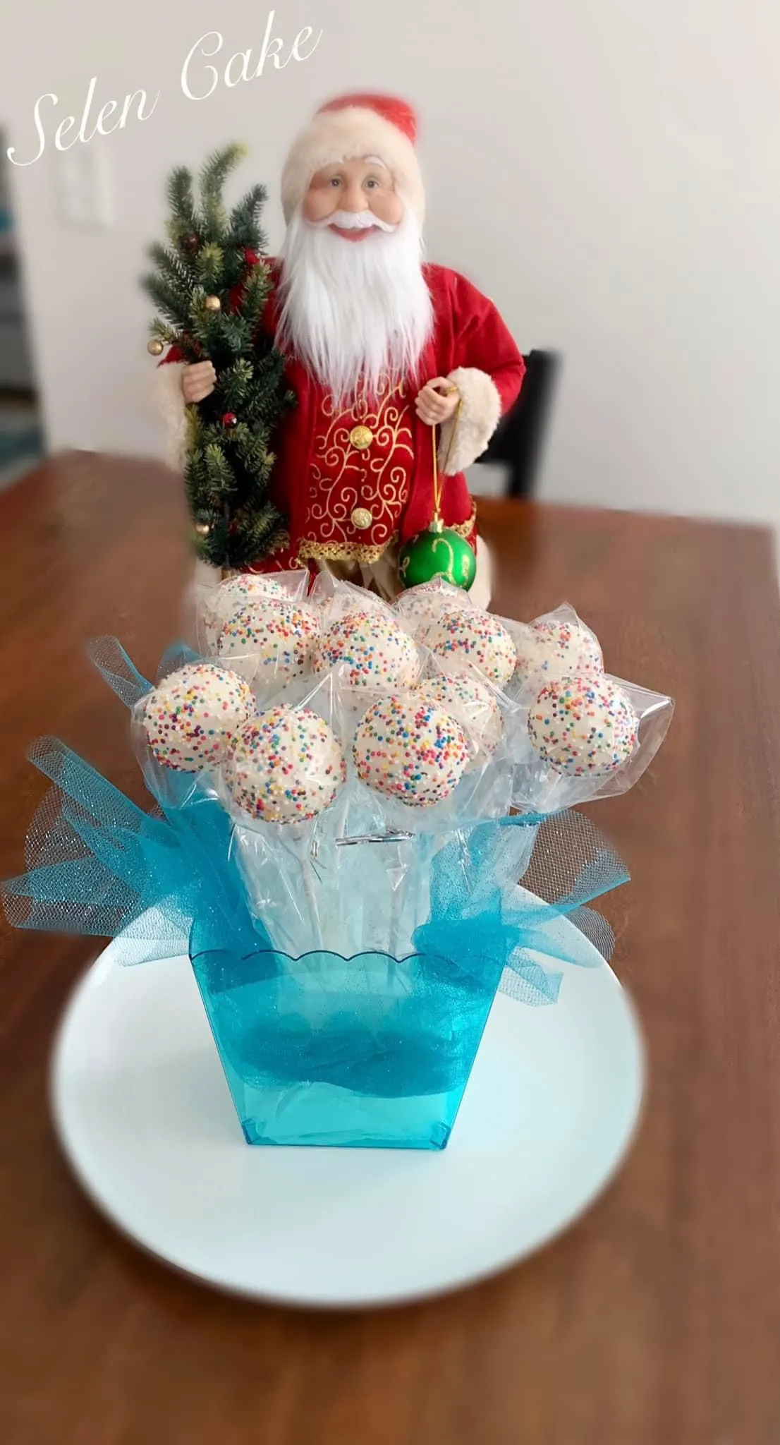 Fun Fetti Cake Pops