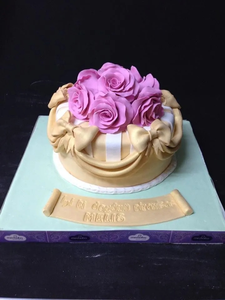 Wedding Anniversary Cake